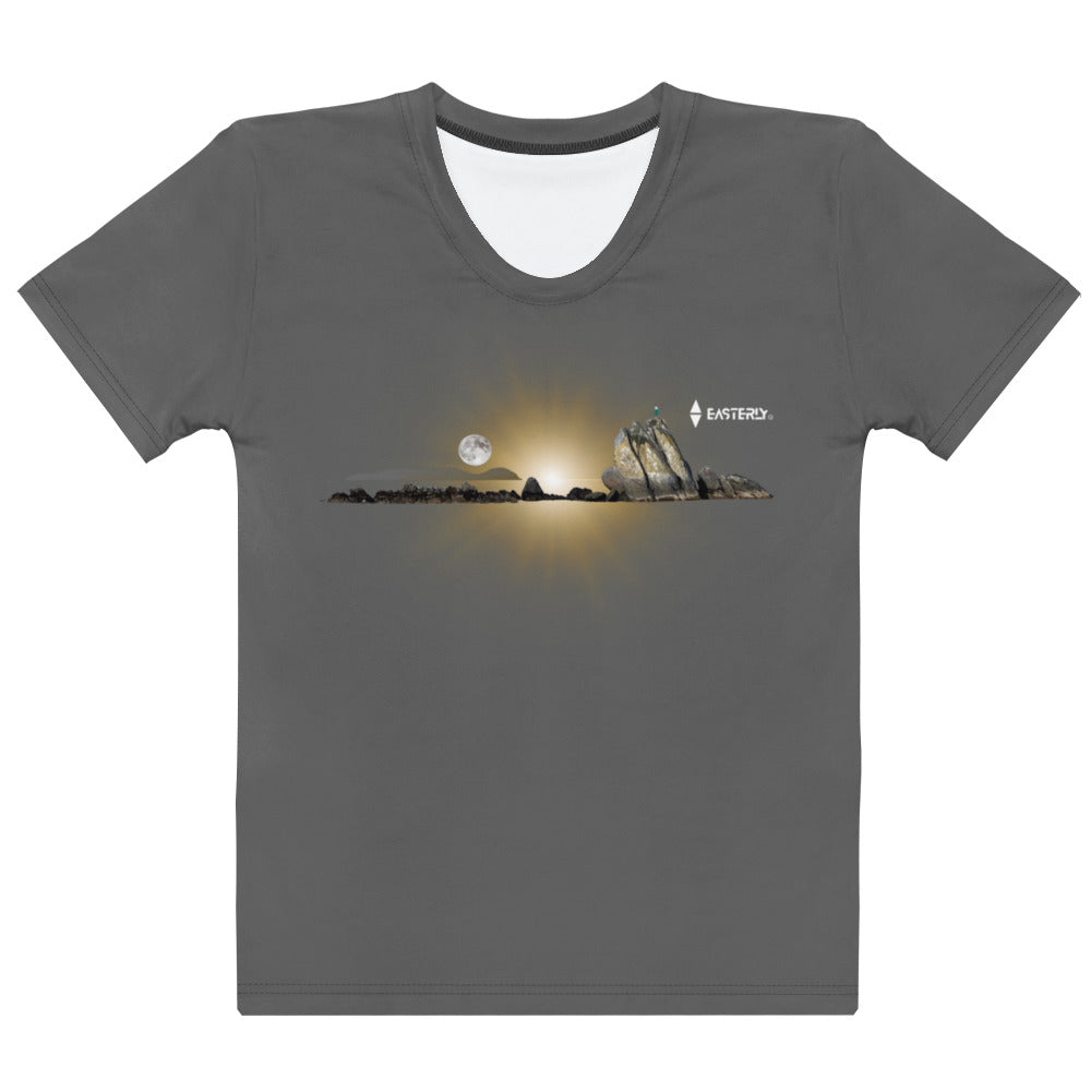Grey women’s Rise T-shirt with golden sunrise and moon over Thompson’s Rock across the chest, finished with a small white EASTERLY logo.
